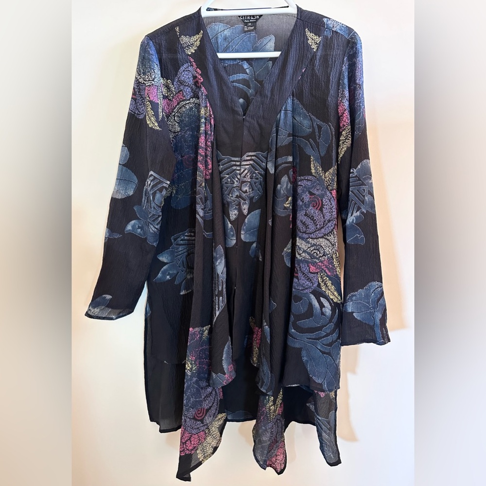 Flowing Silk Tunic Black Citron Brand Size M Opens in Front Hook-Eye Closures